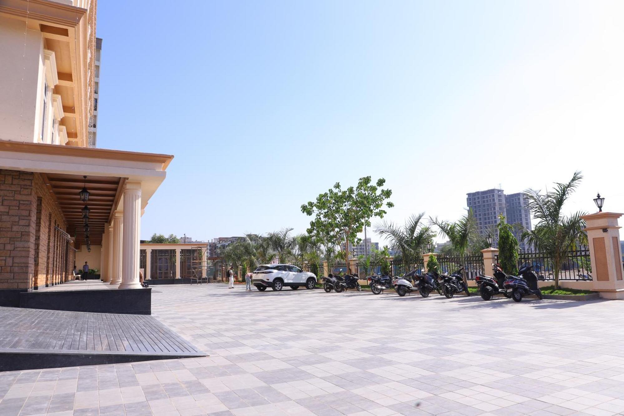 Le Vivanta Virār Exteriör bild